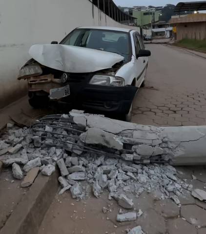 Motorista alcoolizado derruba postes e deixa moradores sem energia elétrica em Ibatiba